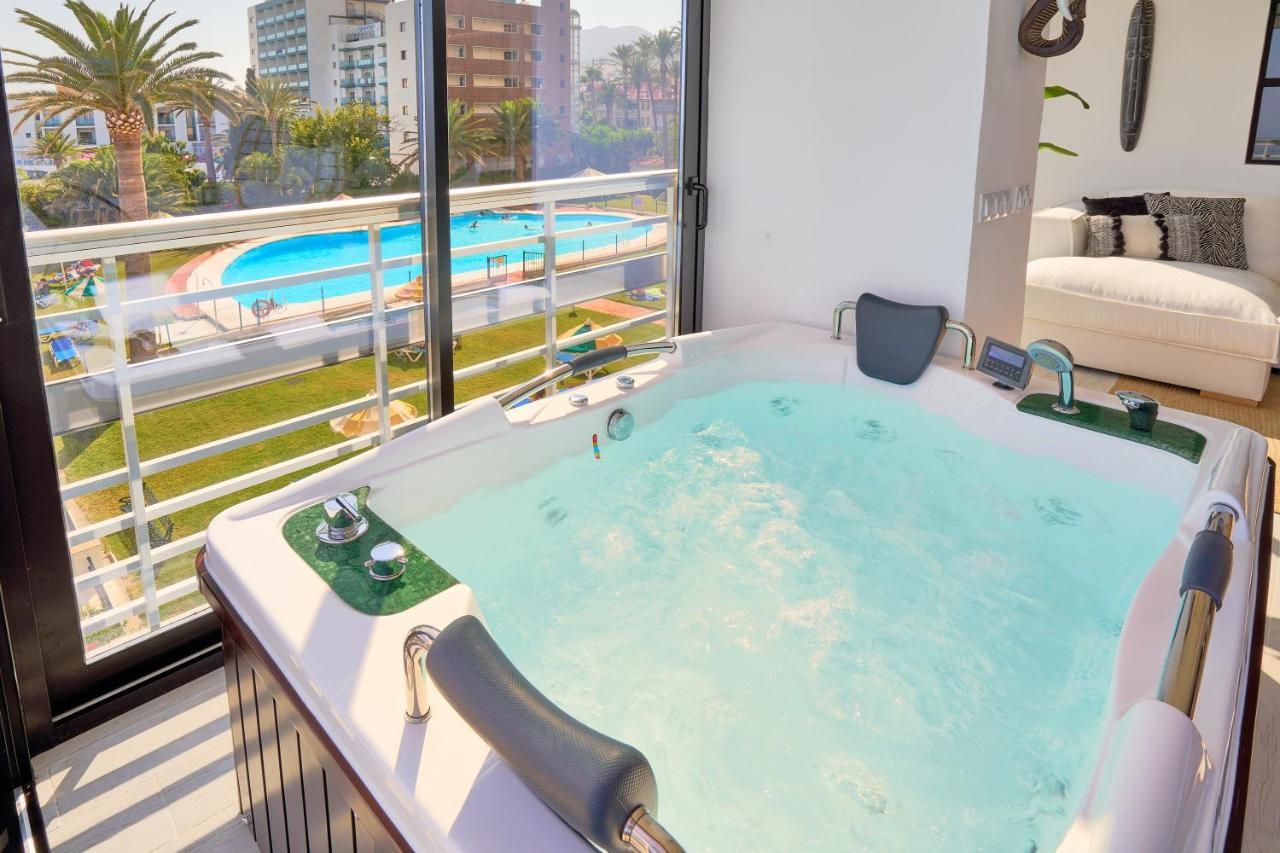 Savanna Beach. Amazing Apartment With Jacuzzi Torremolinos Luaran gambar